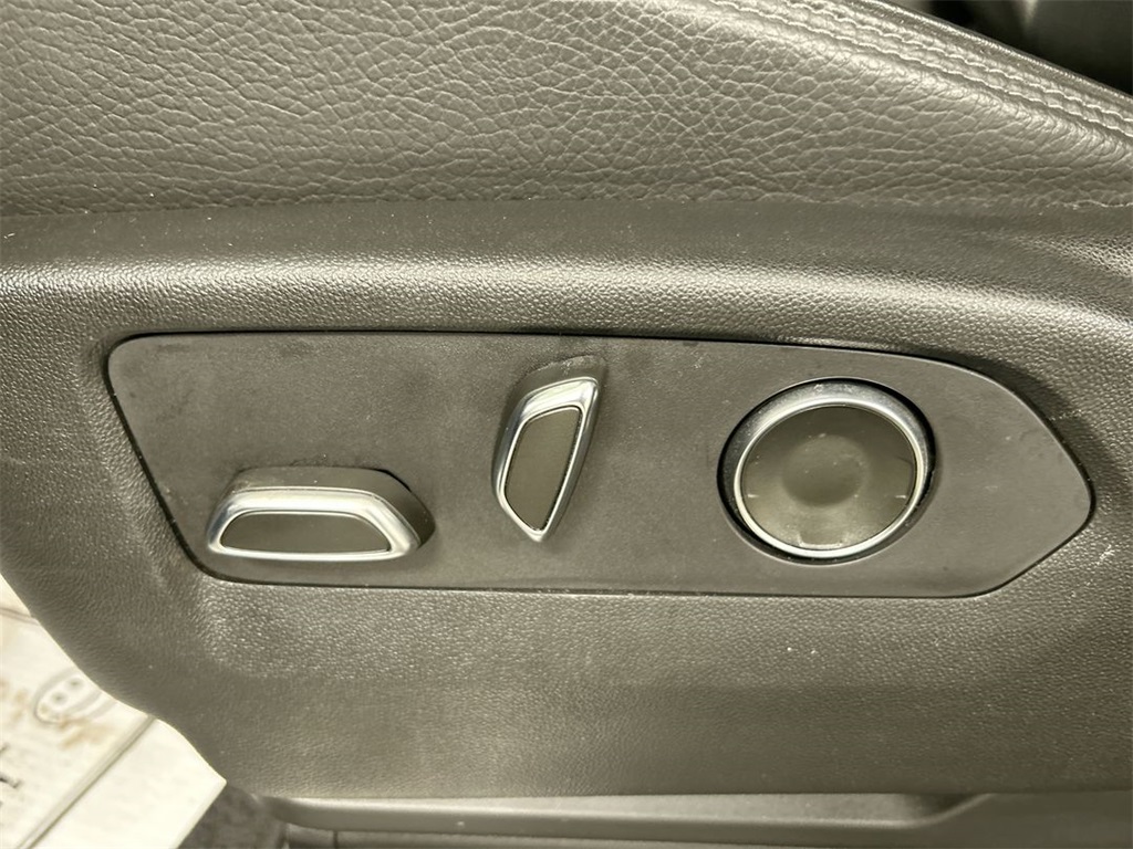 Vehicle image 25 of 26