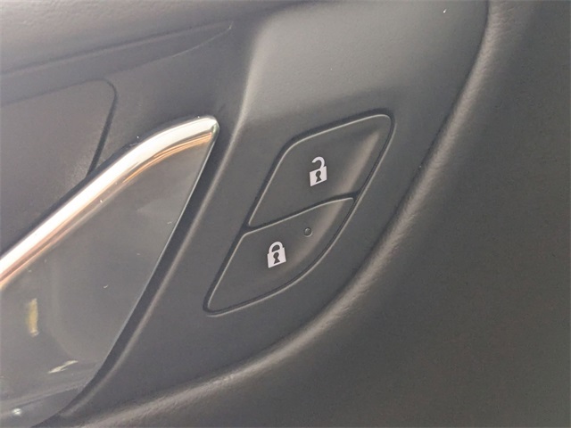 2021 GMC Yukon Denali Image 11 of 42