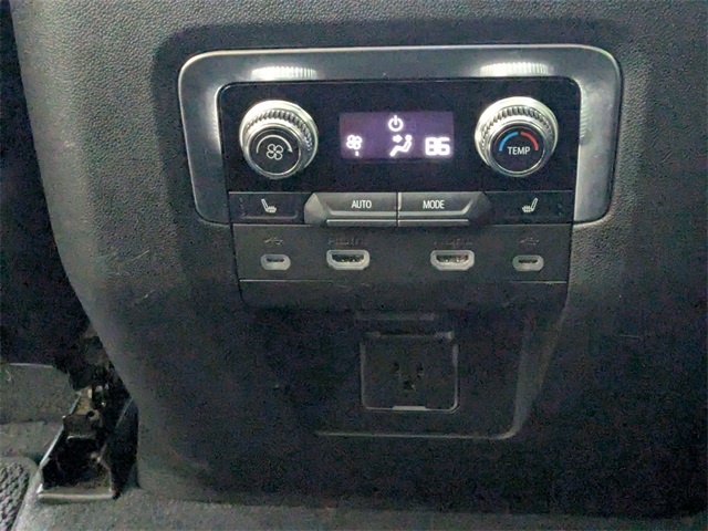 2021 GMC Yukon Denali Image 28 of 42