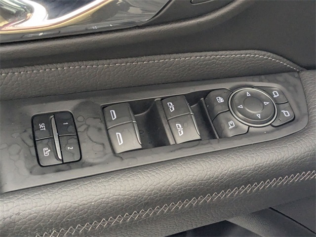 2021 GMC Yukon Denali Image 12 of 42