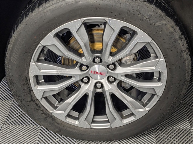 2021 GMC Yukon Denali Image 8 of 42