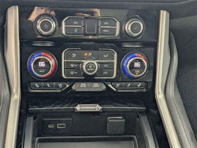 2021 GMC Yukon Denali Image 24 of 42