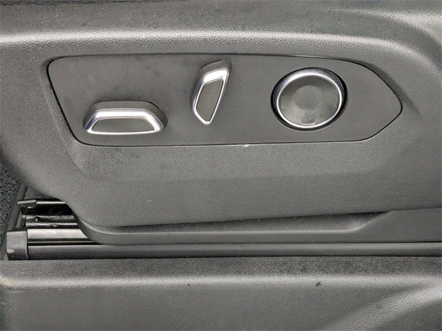 2021 GMC Yukon Denali Image 15 of 42