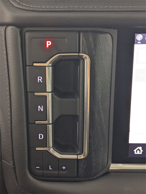 2021 GMC Yukon Denali Image 25 of 42