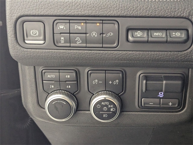 2021 GMC Yukon Denali Image 16 of 42