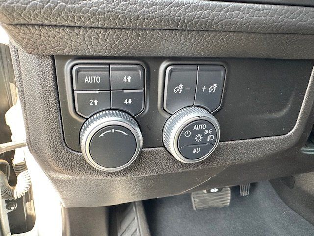 Vehicle image 44 of 52