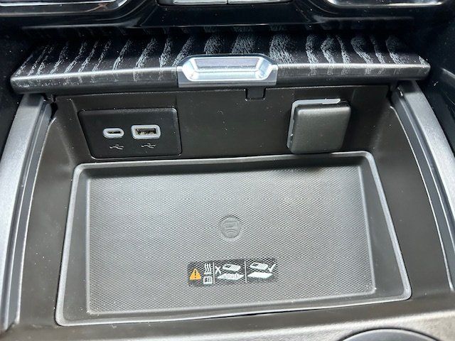 Vehicle image 39 of 52