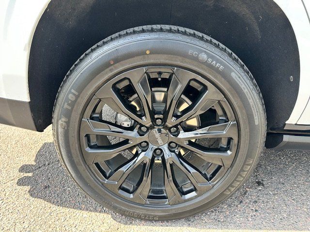 Vehicle image 10 of 52