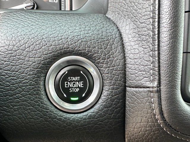 Vehicle image 43 of 52