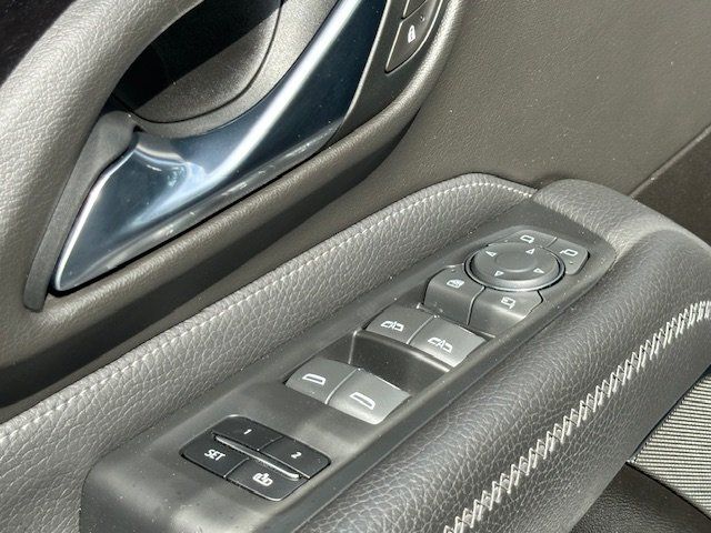 Vehicle image 34 of 52