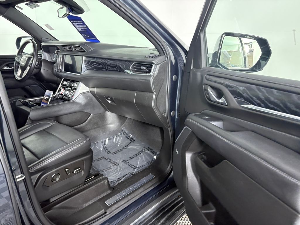 2021 GMC Yukon Denali Image 33 of 41