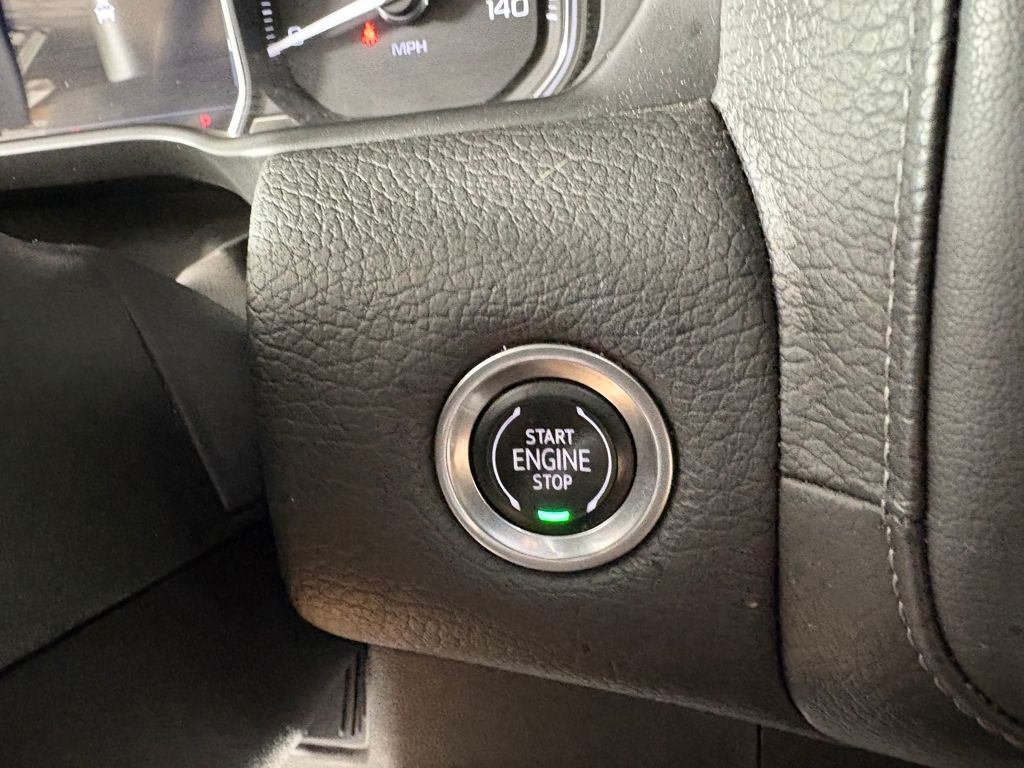 2021 GMC Yukon Denali Image 32 of 41