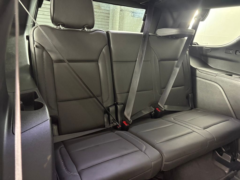 2021 GMC Yukon Denali Image 12 of 41