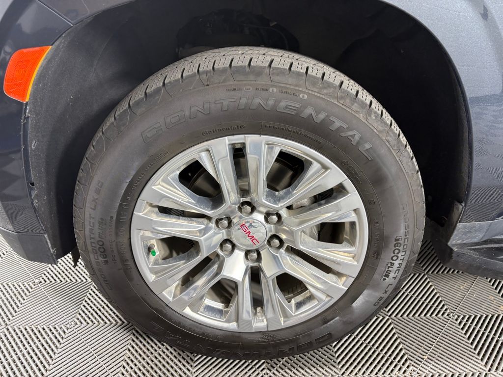 2021 GMC Yukon Denali Image 8 of 41