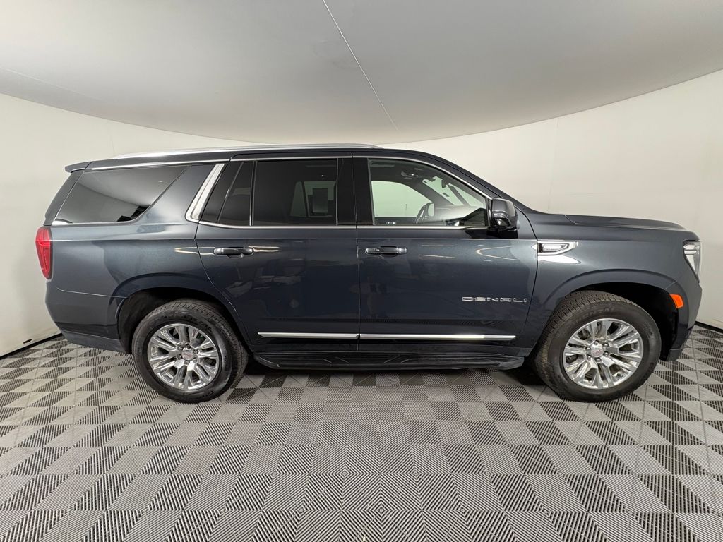 2021 GMC Yukon Denali Image 4 of 41