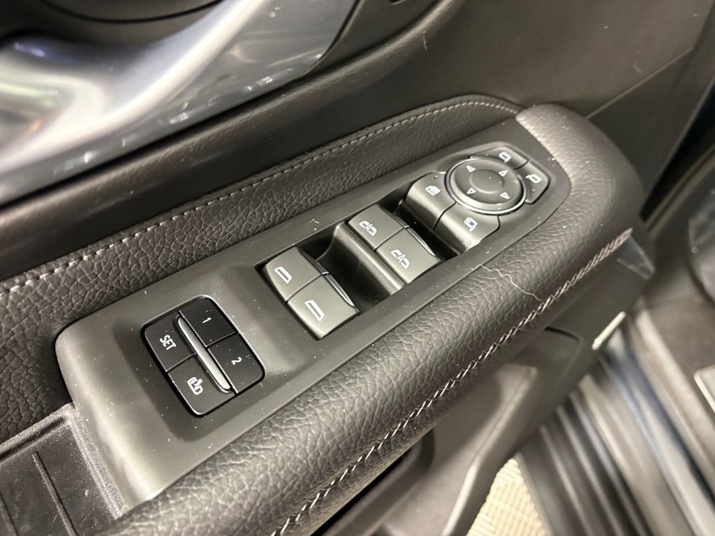 2021 GMC Yukon Denali Image 38 of 41