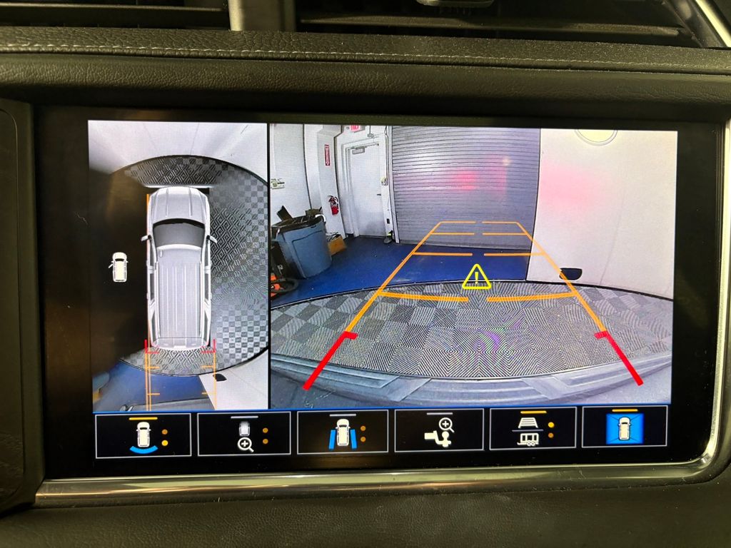 2021 GMC Yukon Denali Image 29 of 41