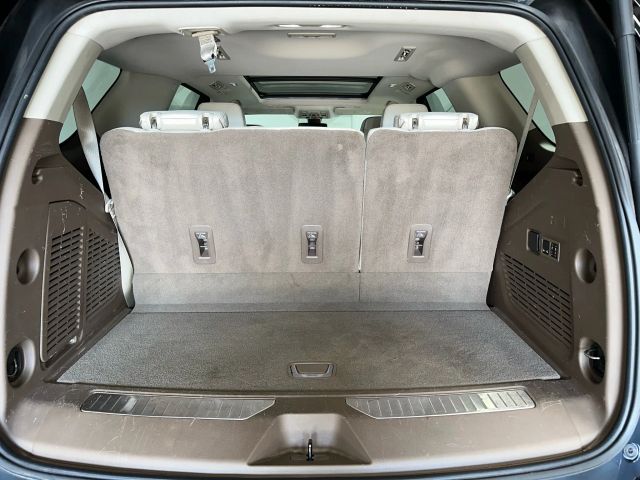 2021 GMC Yukon Denali Image 10 of 43