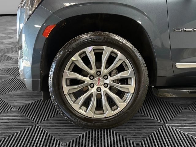 2021 GMC Yukon Denali Image 9 of 43