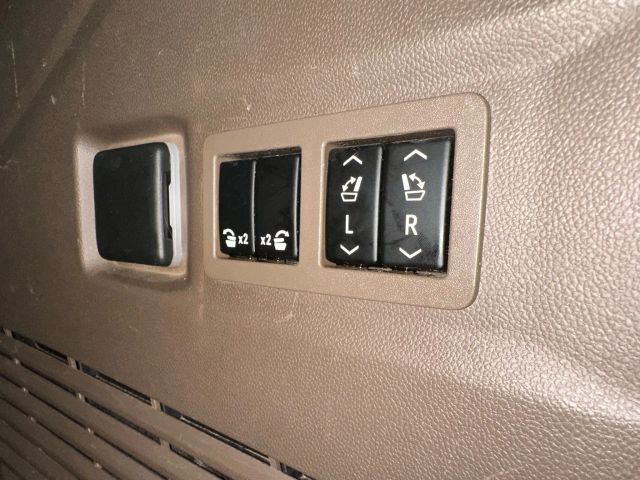 2021 GMC Yukon Denali Image 36 of 43