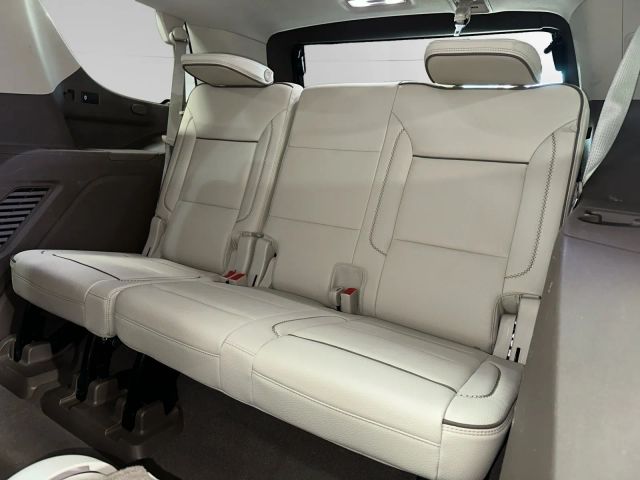 2021 GMC Yukon Denali Image 12 of 43