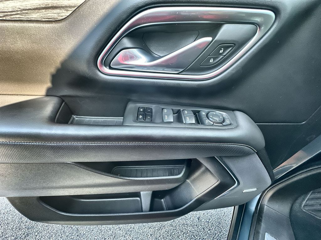 Vehicle image 26 of 36