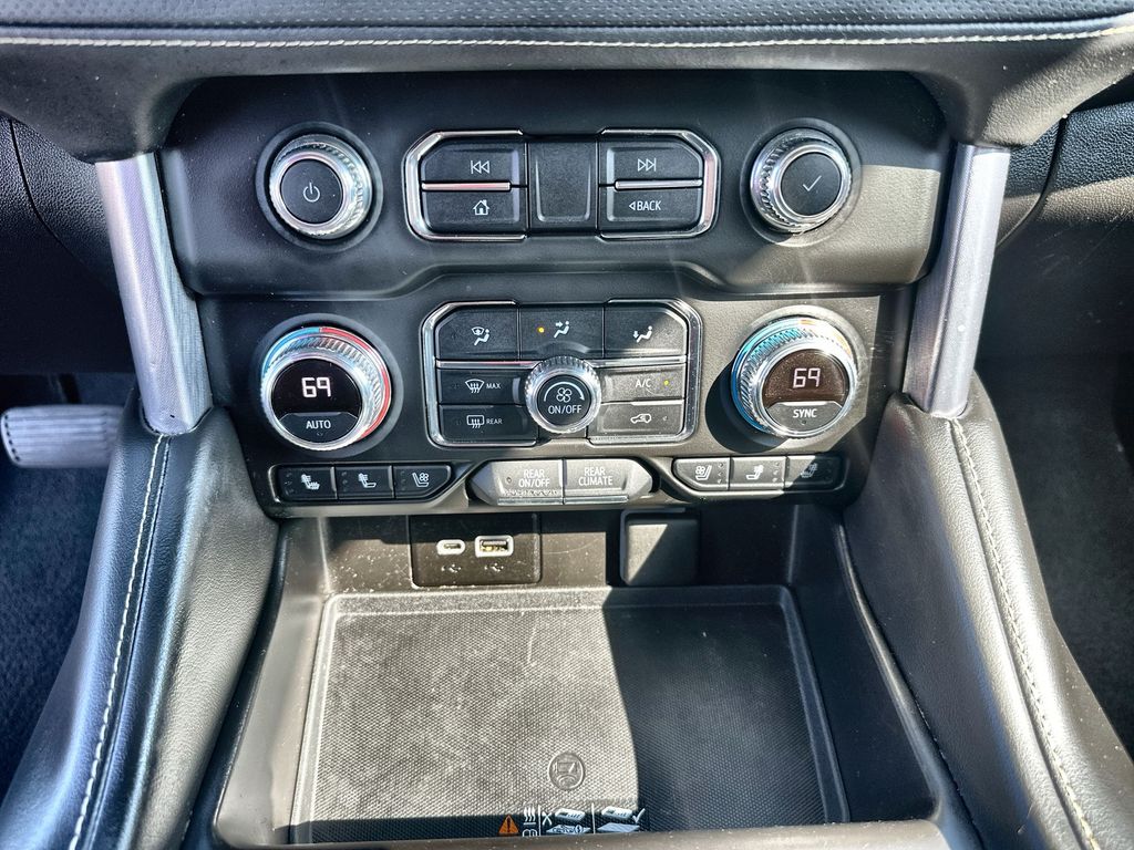 Vehicle image 33 of 36
