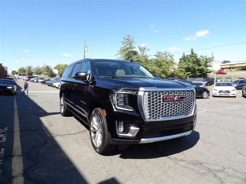 2021 GMC Yukon XL Denali Image 3 of 38