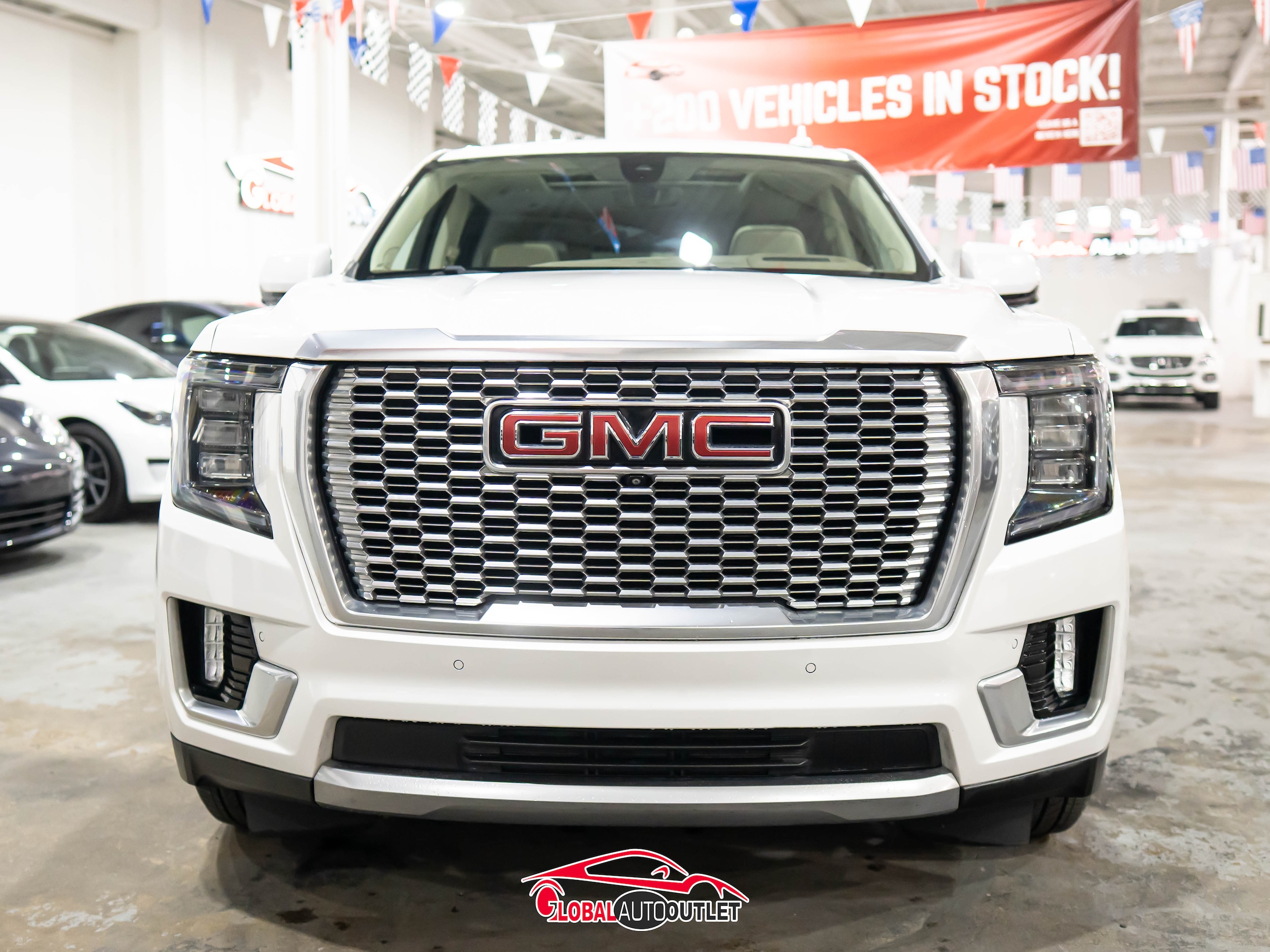 2021 GMC Yukon XL Denali Image 2 of 54