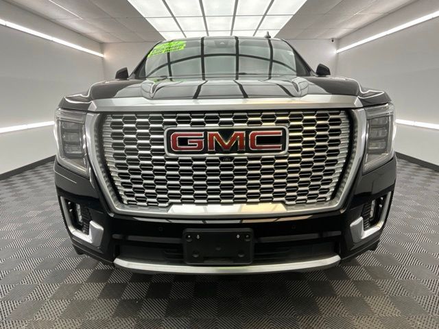 2021 GMC Yukon XL Denali Image 3 of 31
