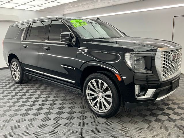 2021 GMC Yukon XL Denali Image 2 of 31