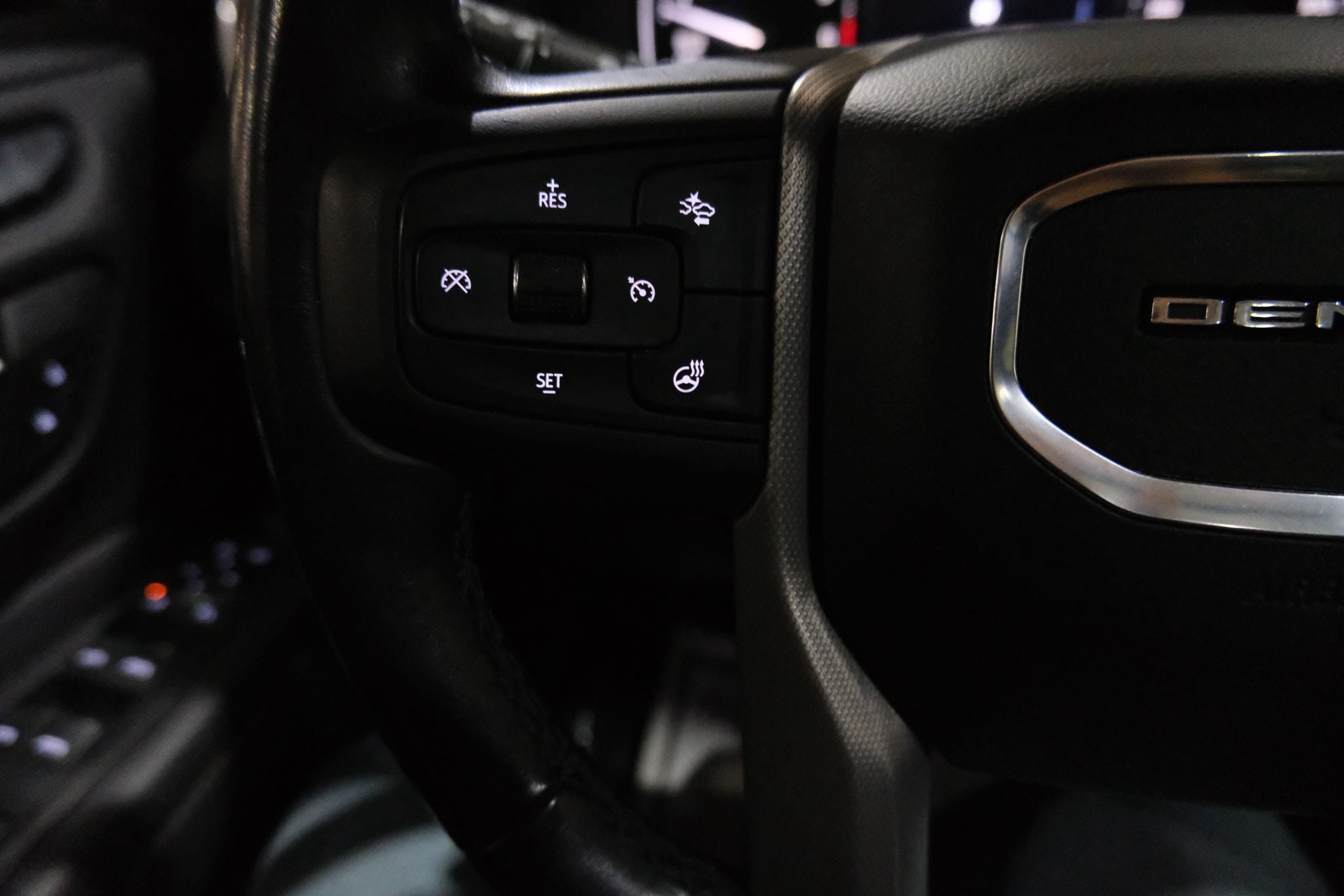 2021 GMC Yukon XL Denali Image 38 of 40