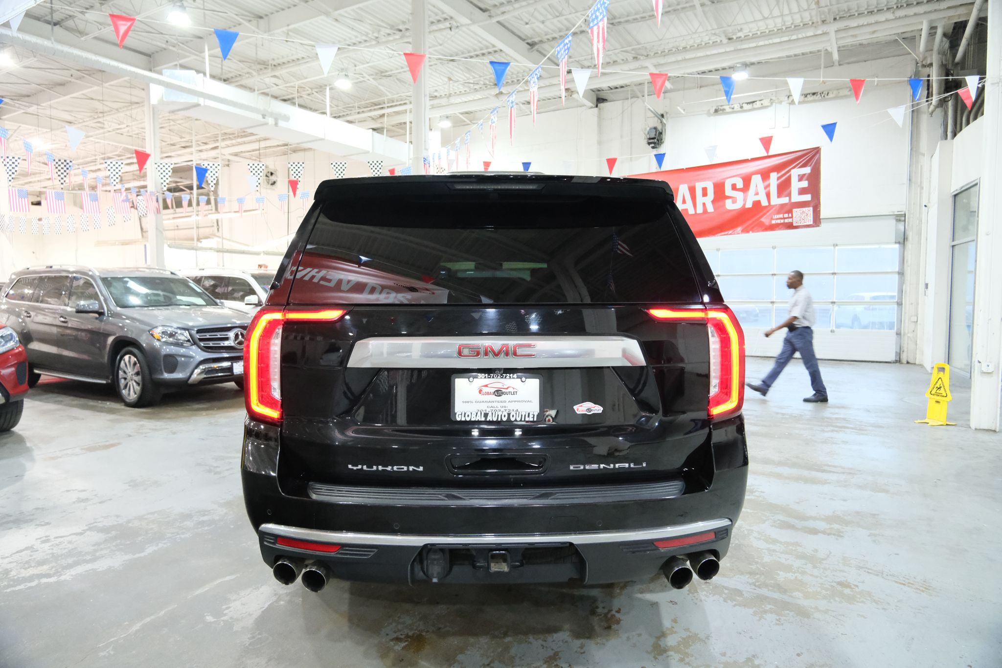 2021 GMC Yukon XL Denali Image 13 of 40