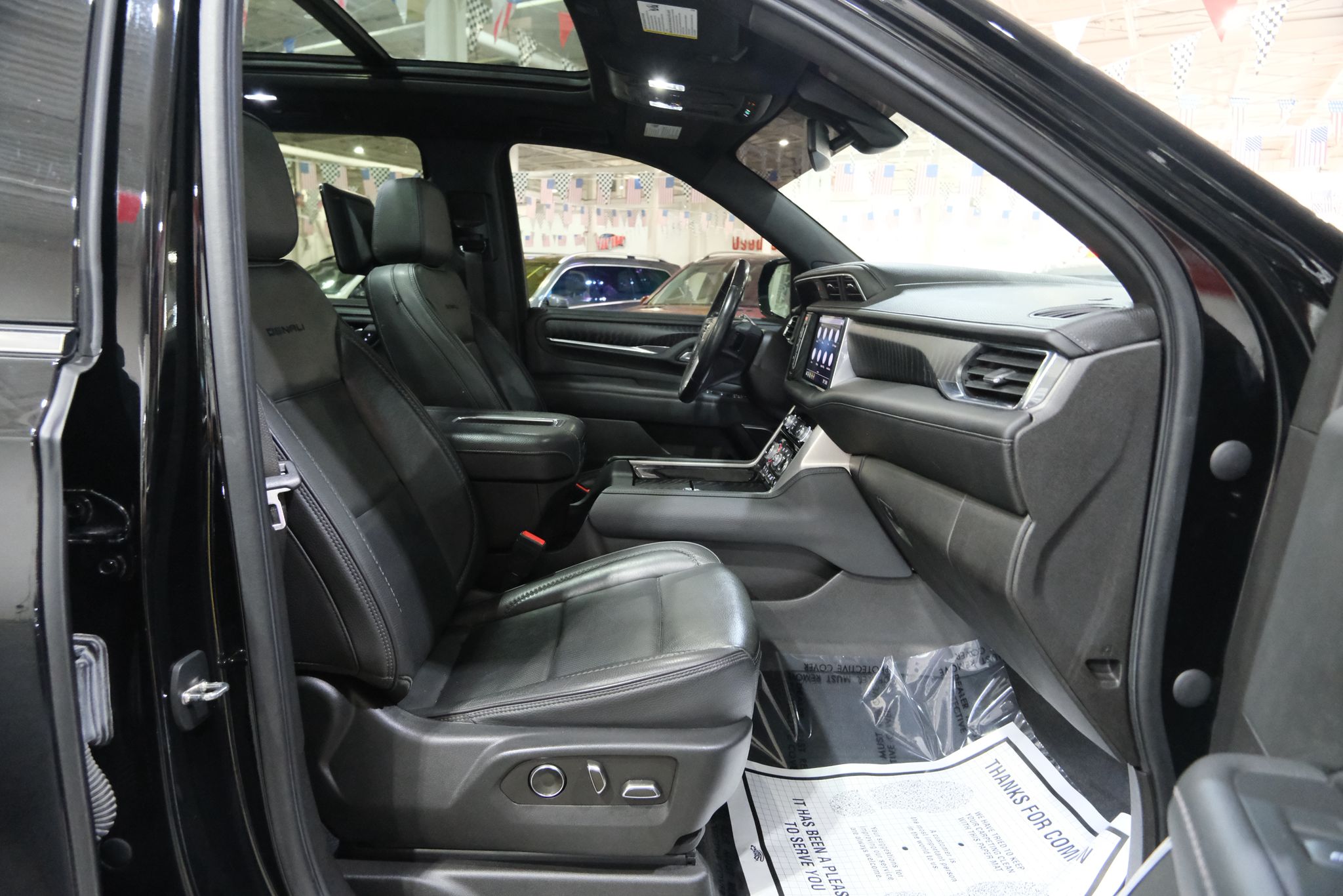 2021 GMC Yukon XL Denali Image 18 of 40