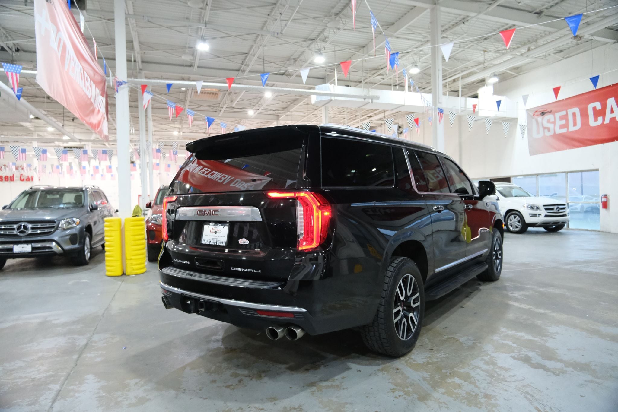 2021 GMC Yukon XL Denali Image 5 of 40