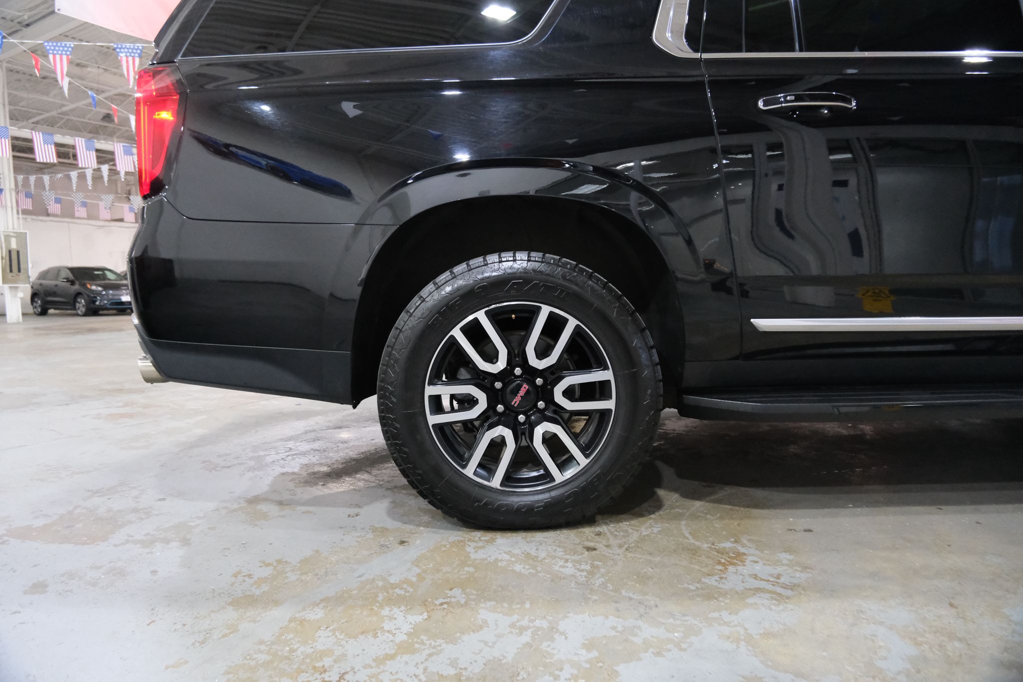 2021 GMC Yukon XL Denali Image 9 of 40