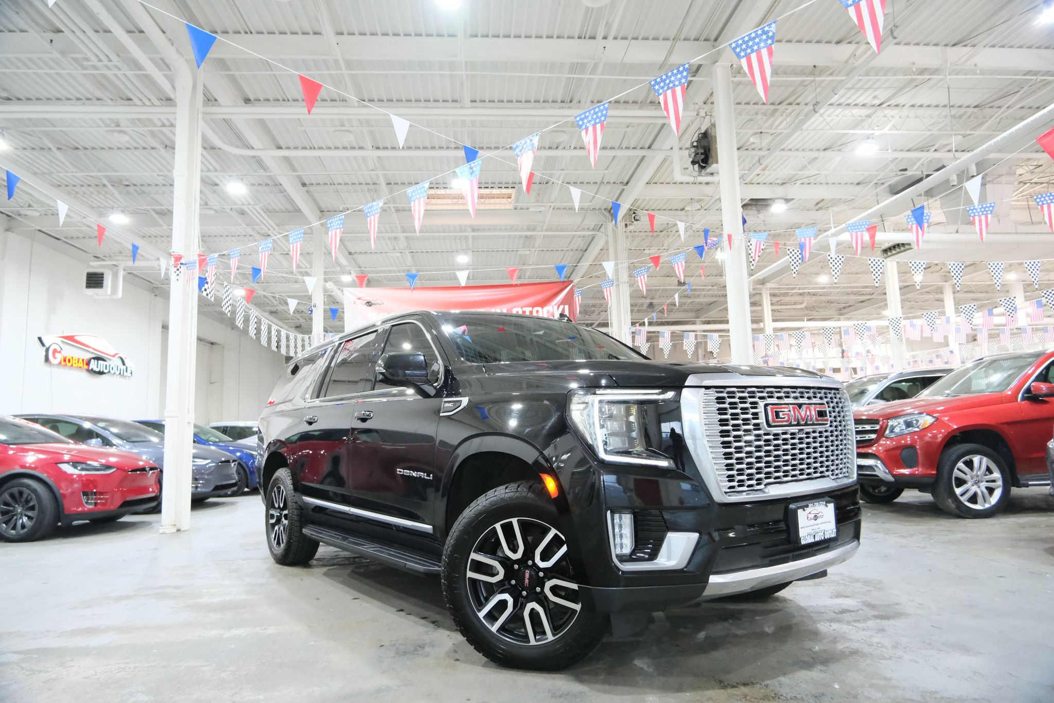 2021 GMC Yukon XL Denali Image 3 of 40