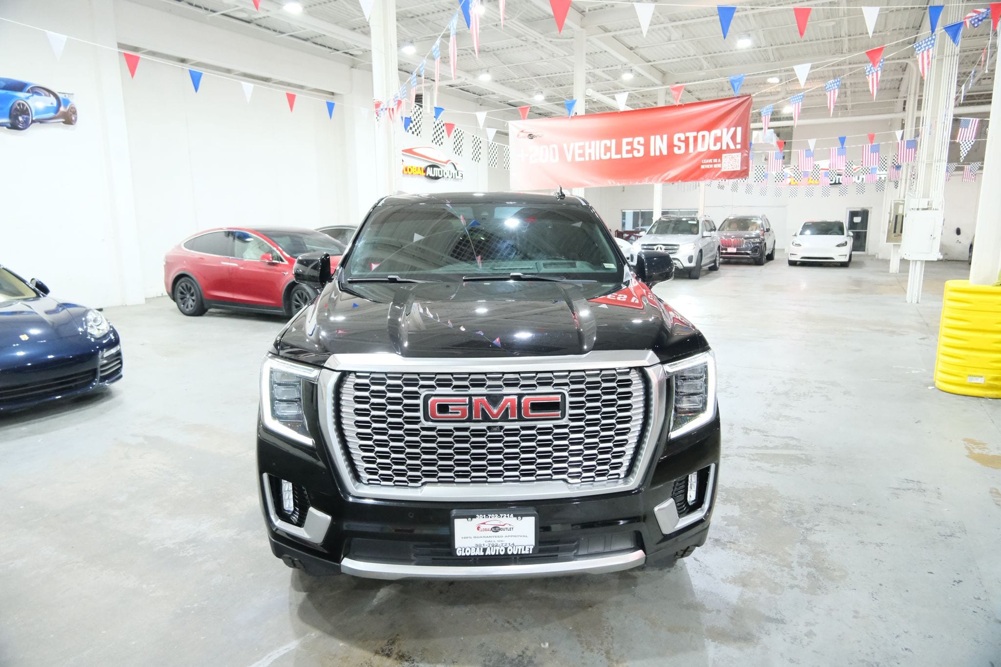 2021 GMC Yukon XL Denali Image 2 of 40