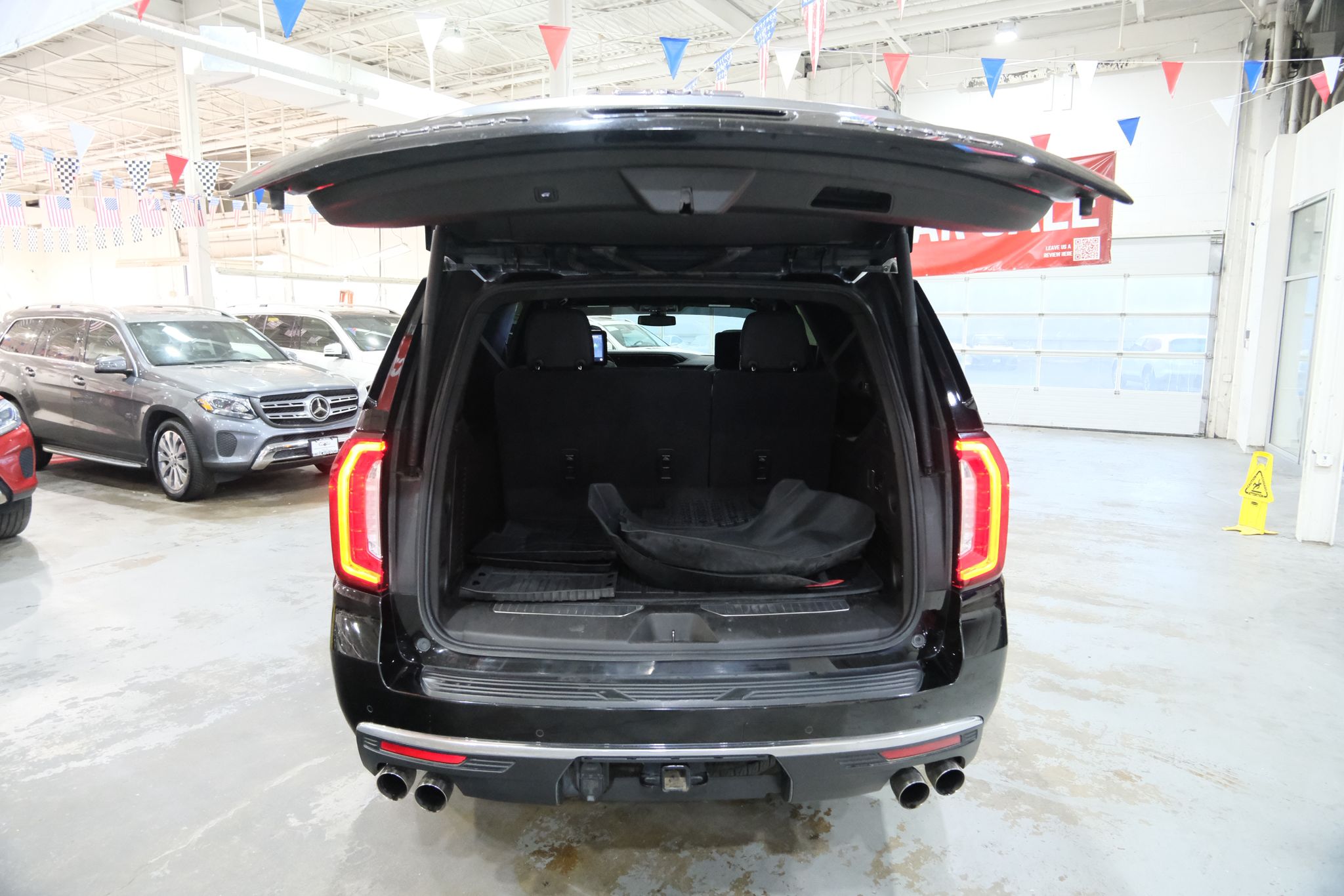 2021 GMC Yukon XL Denali Image 12 of 40