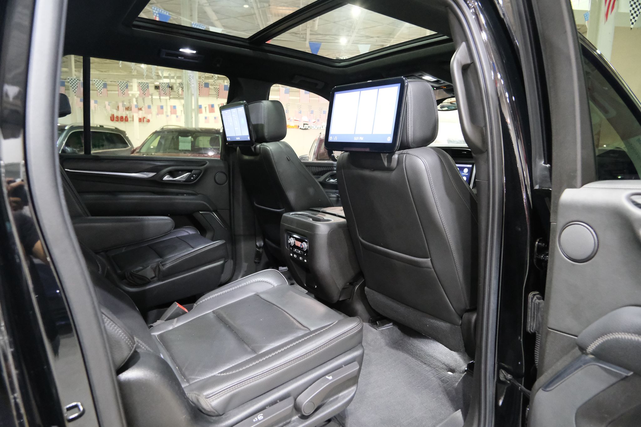 2021 GMC Yukon XL Denali Image 14 of 40