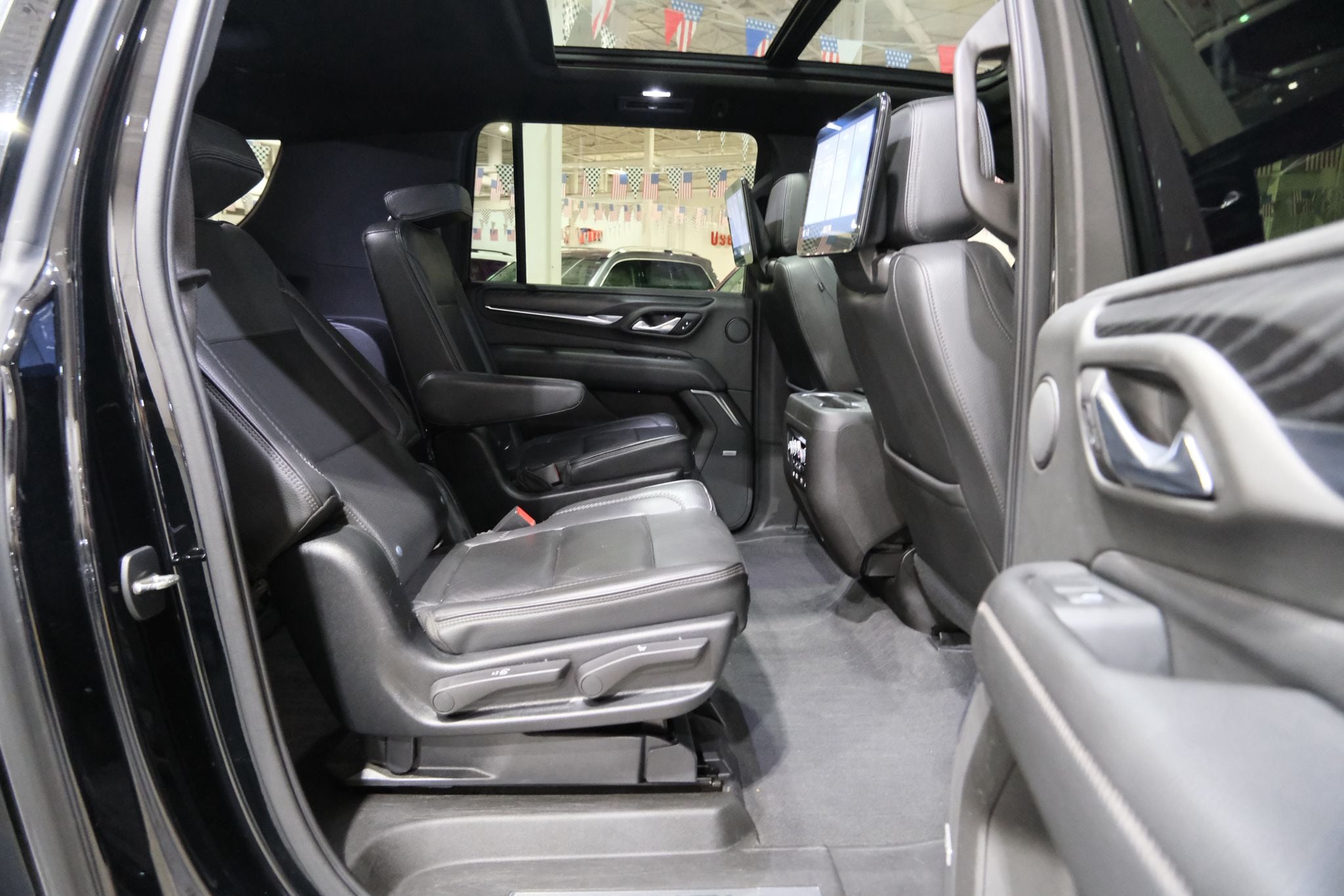 2021 GMC Yukon XL Denali Image 19 of 40