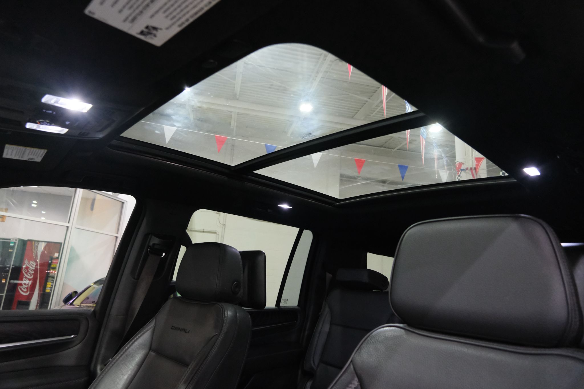 2021 GMC Yukon XL Denali Image 26 of 40