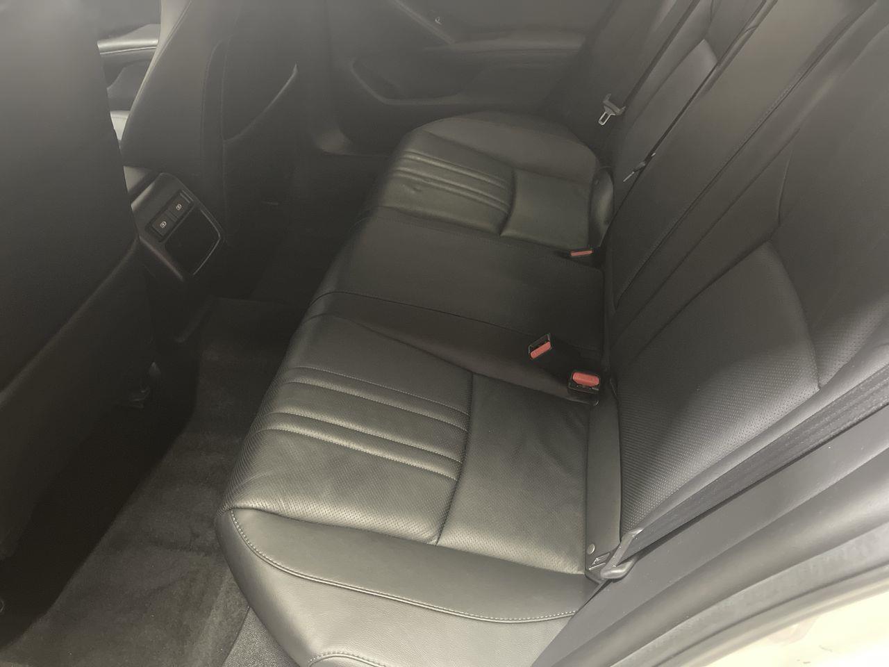 Vehicle image 19 of 23