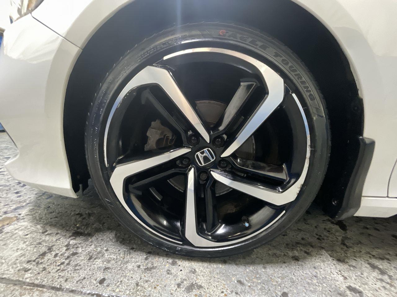 Vehicle image 11 of 23