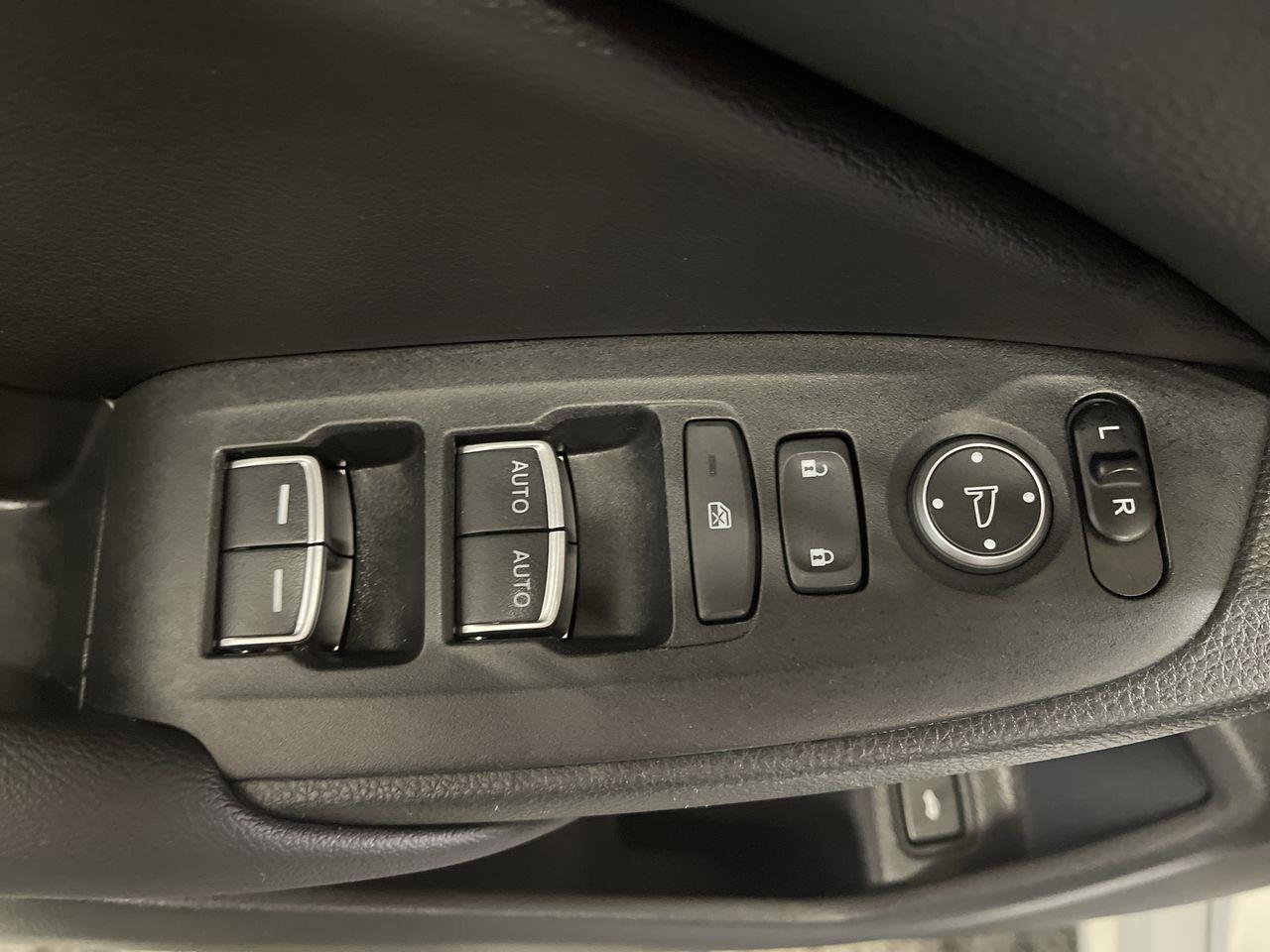 Vehicle image 18 of 23