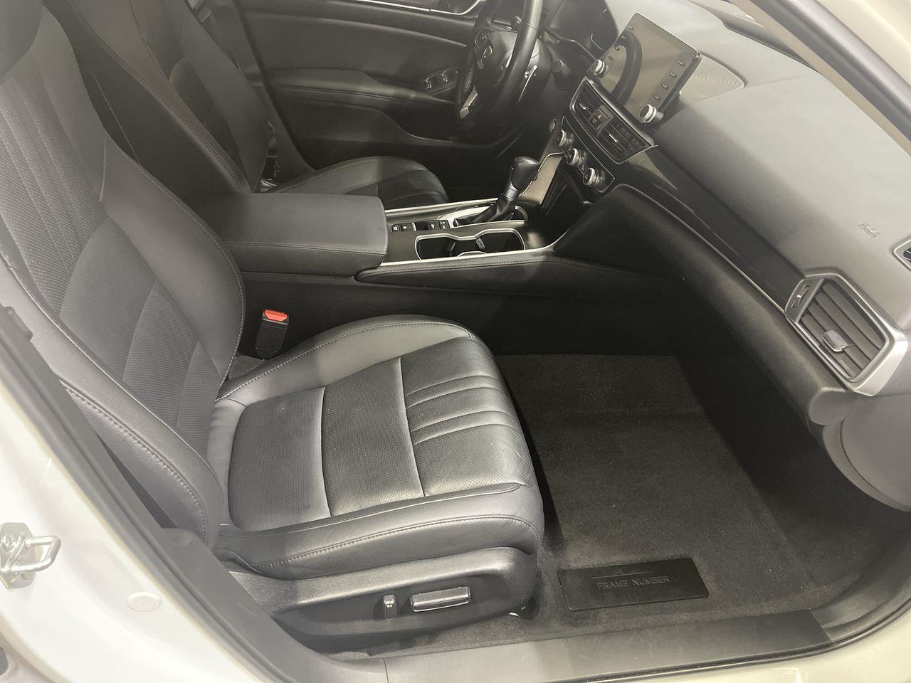 Vehicle image 22 of 23