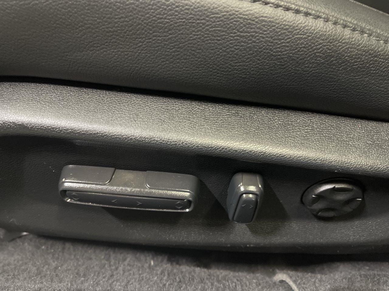 Vehicle image 17 of 23