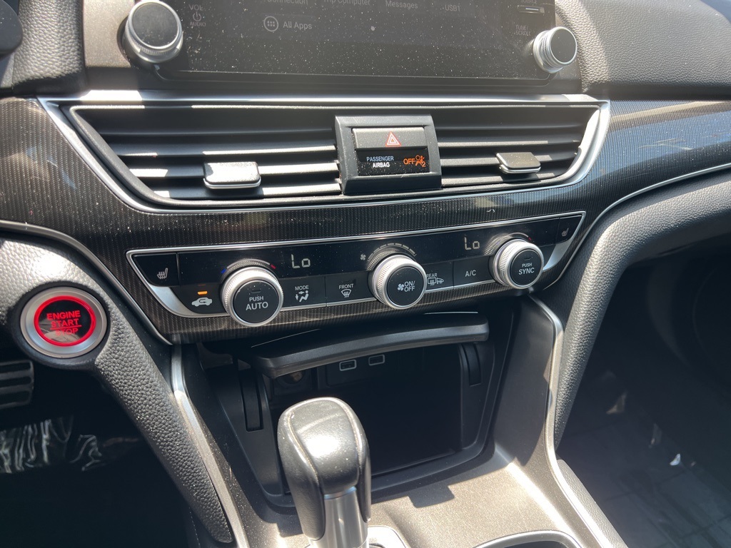 Vehicle image 21 of 24