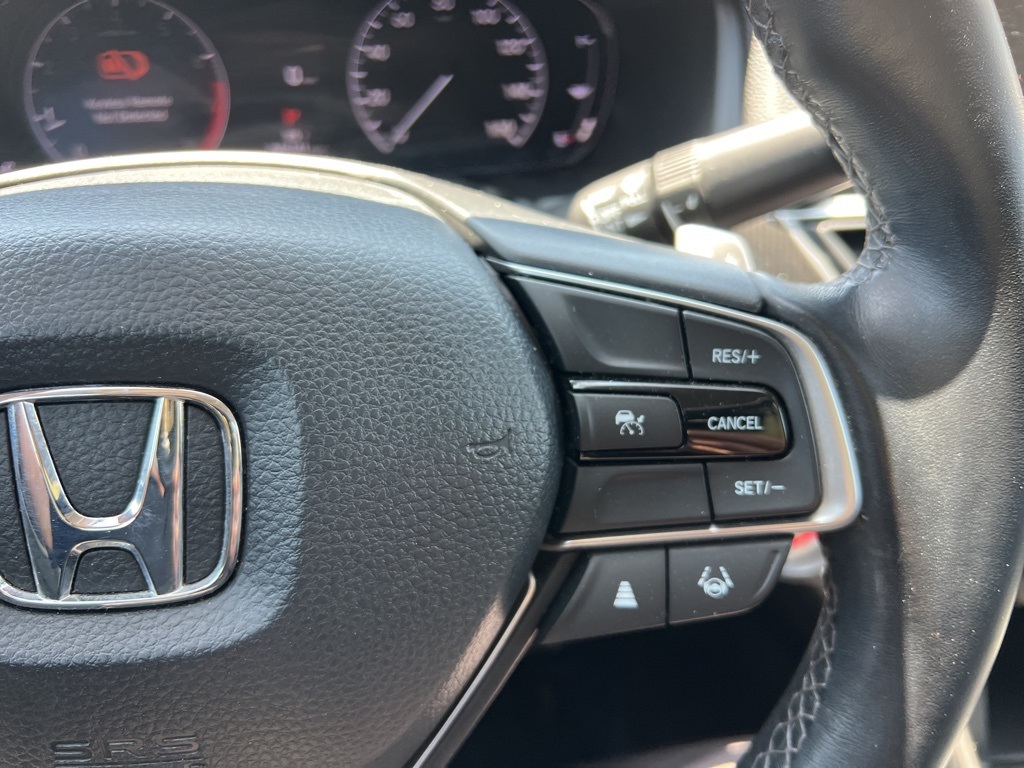 Vehicle image 18 of 24
