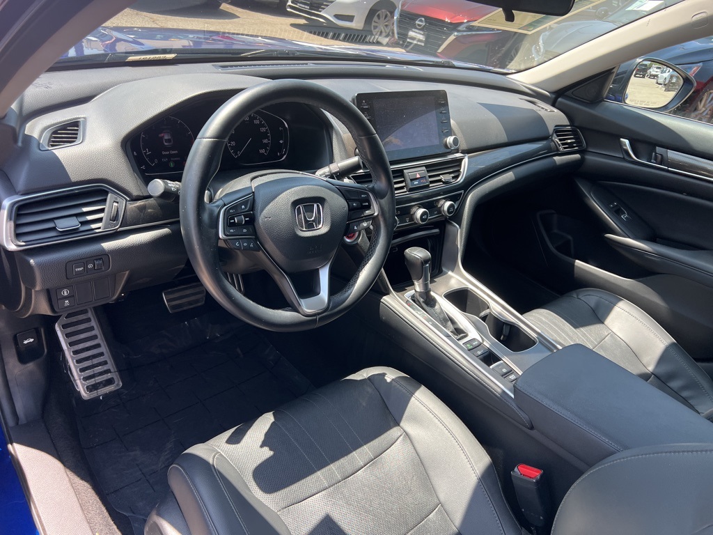 Vehicle image 11 of 24